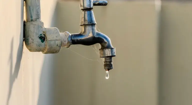 Outdoor wall-mounted faucet with a dripping spout